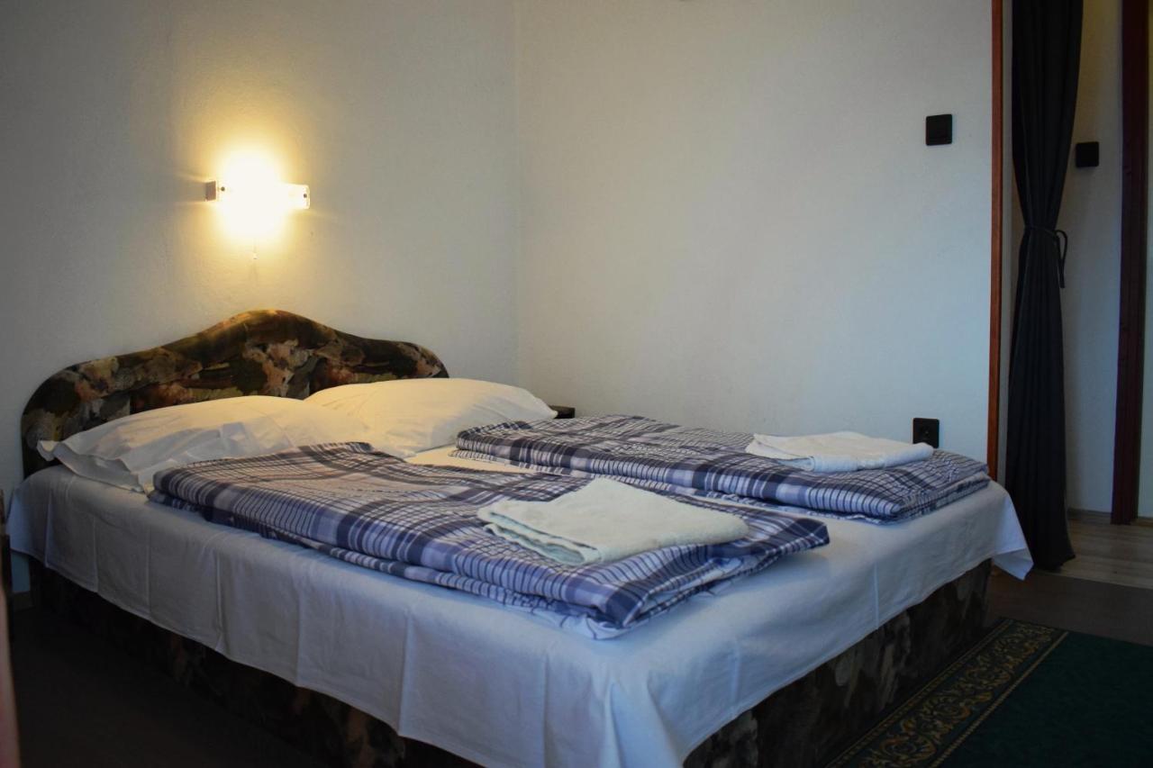 Ket Diofa Vendeghaz Hotel Felsőtárkány Eksteriør billede